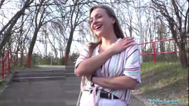 Туристка в Праге за 400 евро получила секс на лужайке