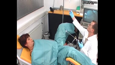 MILF at an appointment with an experienced gynecologist: examination of the pussy