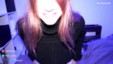Young Beauty Stripped in Front of Her Friend and Gave an Amazing Blowjob