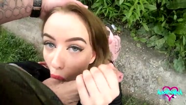 Девушка ради популярности в Instagram снимает секс на камеру в лесу