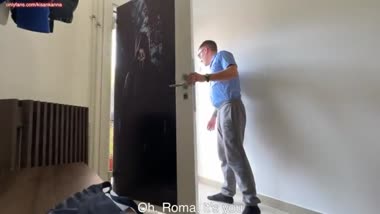 Пока муж погружён в VR, его друг занимается сексом с его женой, совершенно не опасаясь за их дружбу