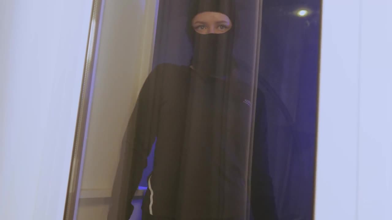 Подруга проучила воришку и его жену